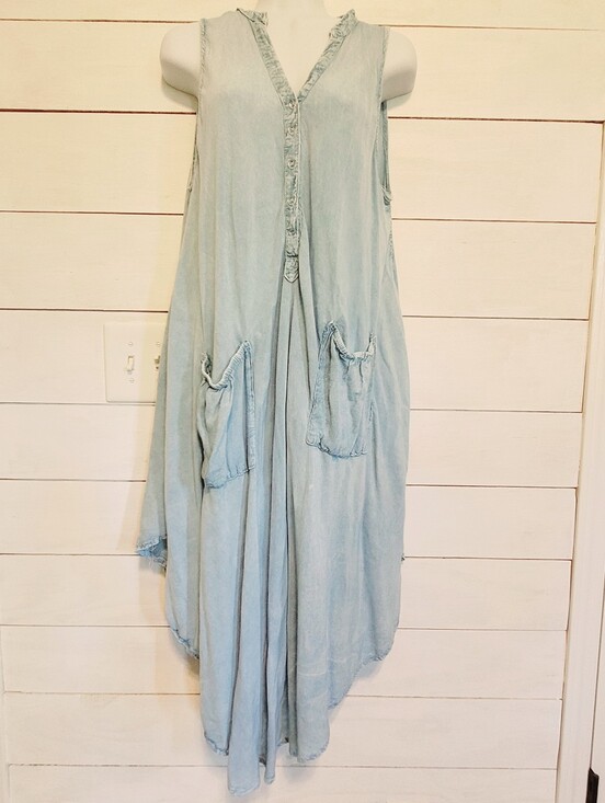 Seven Islands Dresses & Skirts - Light Chambray Wash Boho Sleeveless Button Midi Dress with Pockets